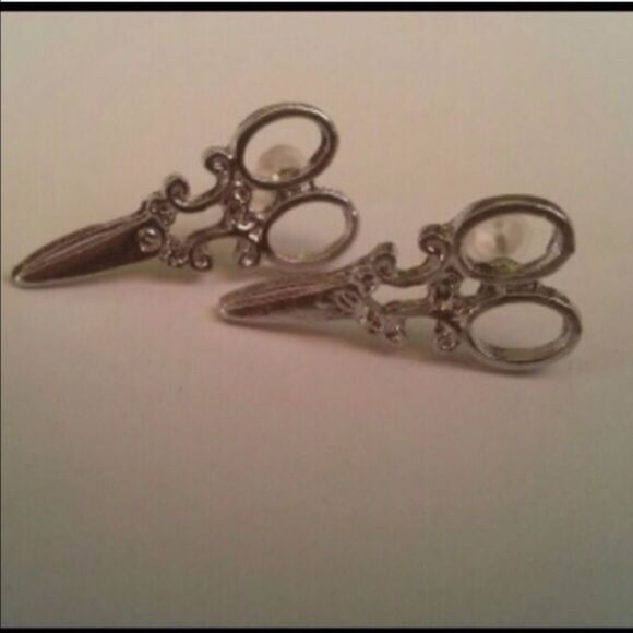 (G3) Hairstylist Earrings - Picture 3 of 4